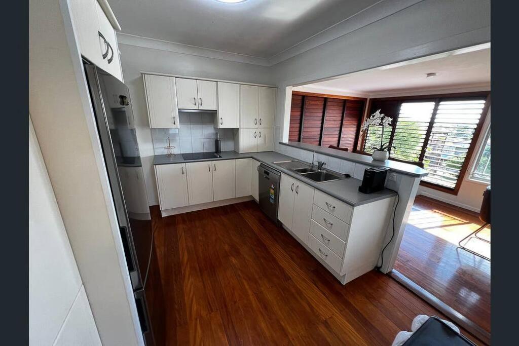 Holiday home Massive 5bdr Games Wi-fi Netflix *