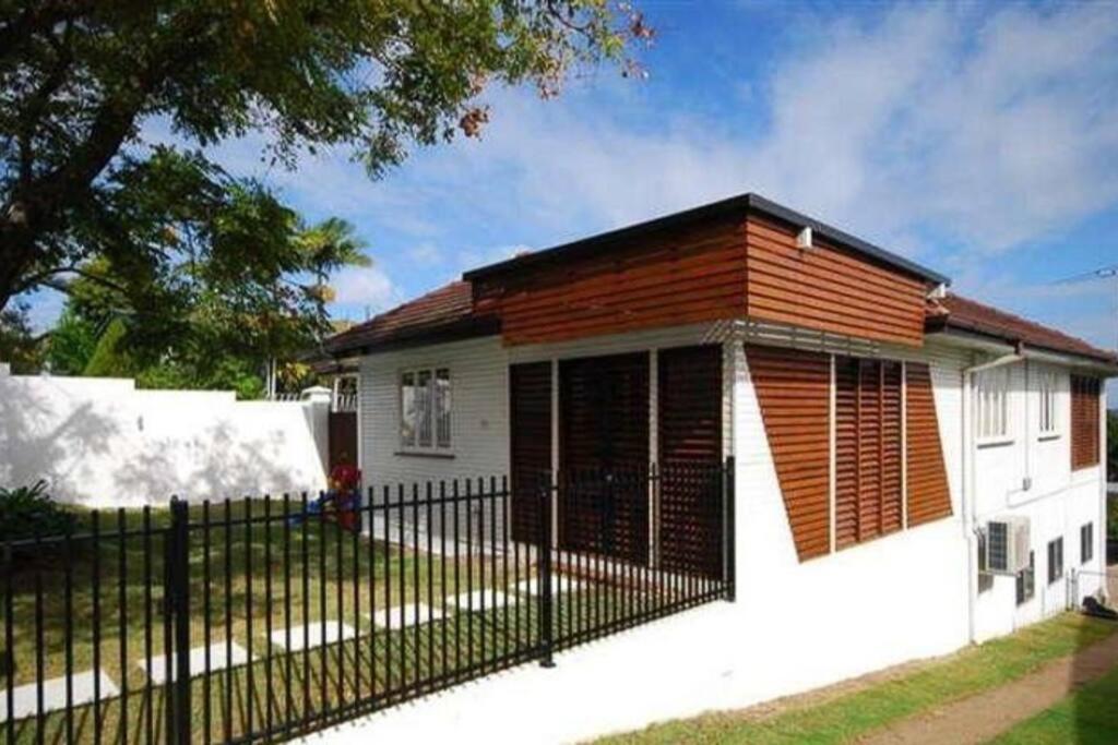 Massive 5bdr Games Wi-fi Netflix Holiday home