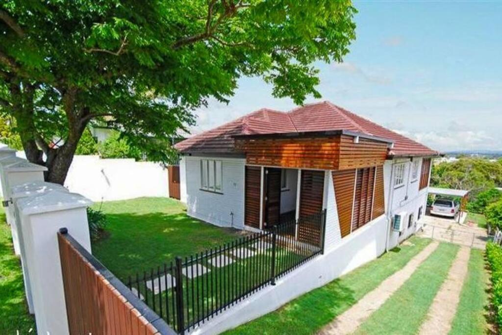 Massive 5bdr Games Wi-fi Netflix Holiday home Brisbane
