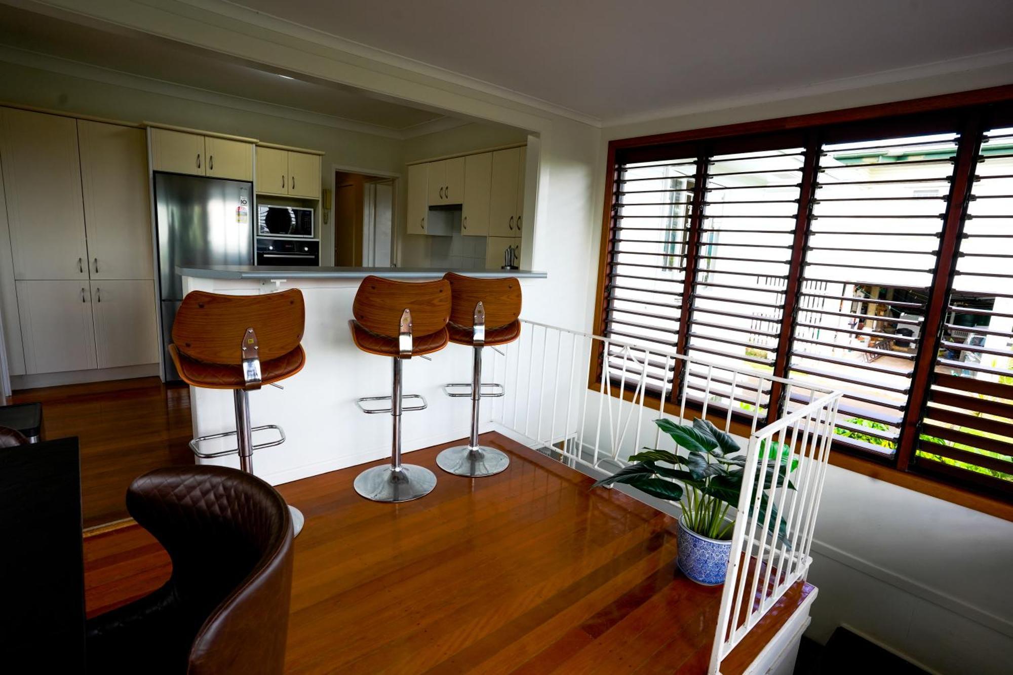 Holiday home Massive 5bdr Games Wi-fi Netflix *